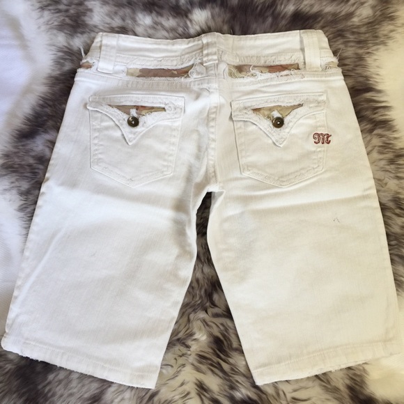 Haute Rag Women’s Distressed Bermuda Shorts - Picture 3 of 4